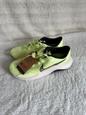 Nike Neon Yellow and Black Lightweight Running Sneakers